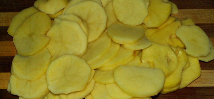 картофель резанный на кружочки