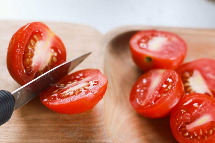 томаты режем пополам