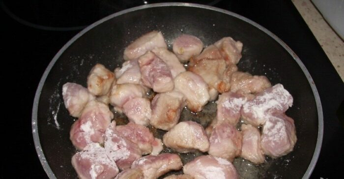 Вкусно готовим свинину. Мясо обжарить на сковороде