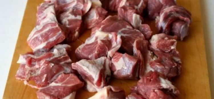 мясо баранины режем на куски