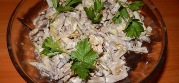 салат из куриной печени с грибами